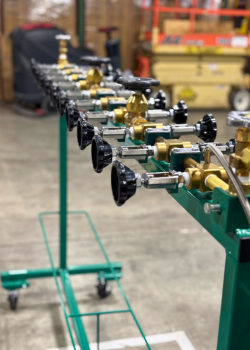 A mobile transfilling rack in a warehouse.